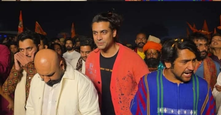 बागेश्वर धाम के पीठाधीश्वर धीरेंद्र कृष्ण शास्त्री की सनातन हिंदू एकता पदयात्रा में मशहूर गायक जुबिन नौटियाल और बी. प्राक शामिल हुए।