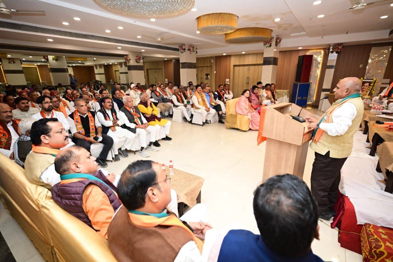 भाजपा प्रदेश अध्यक्ष ने ग्वालियर में ग्वालियर एवं चंबल संभाग के भाजपा पदाधिकारियों और जनप्रतिनिधियों के साथ विशेष गहन पुनरीक्षण (SIR) की बैठक कर विस्तृत चर्चा की