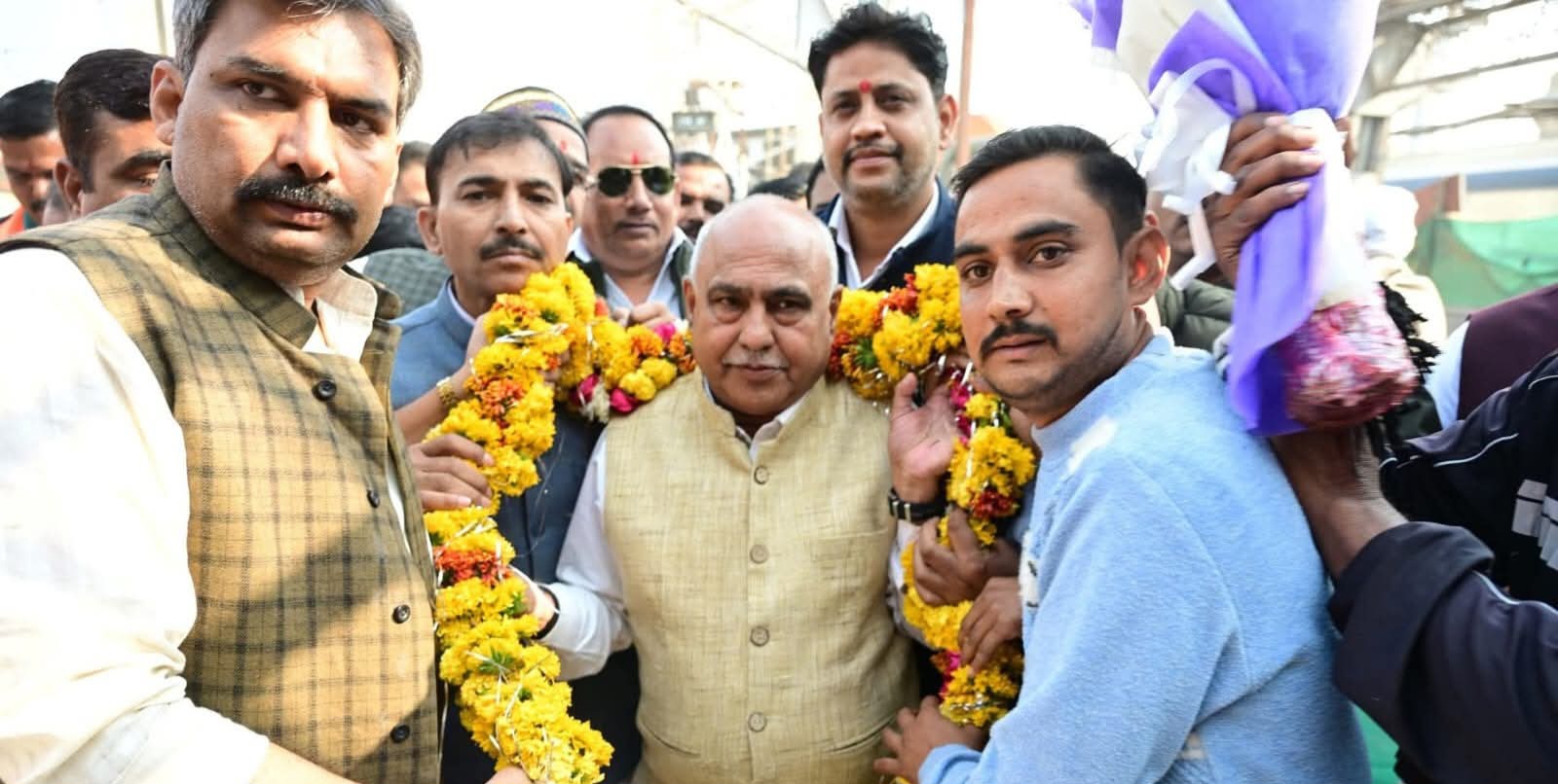 भाजपा प्रदेश अध्यक्ष  हेमंत खंडेलवाल के ग्वालियर पहुँचने पर भाजपा कार्यकर्ताओं ने स्वागत किया।